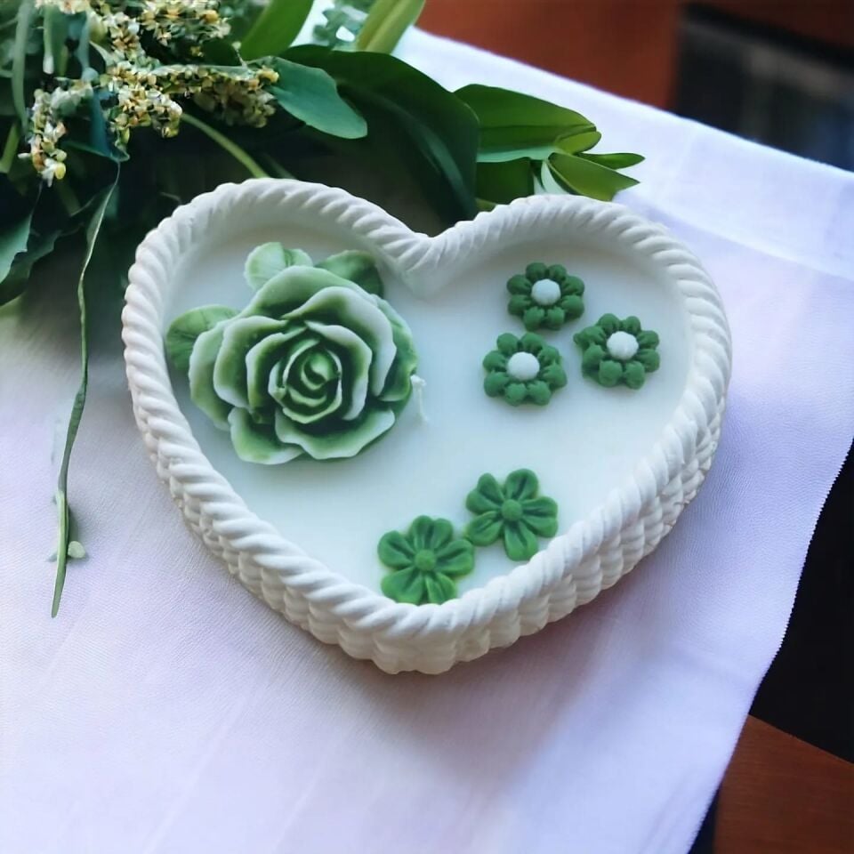 KALP DOKUNUŞU BEYAZ BETON MUMLUKTA EL YAPIMI SOYA MUMU