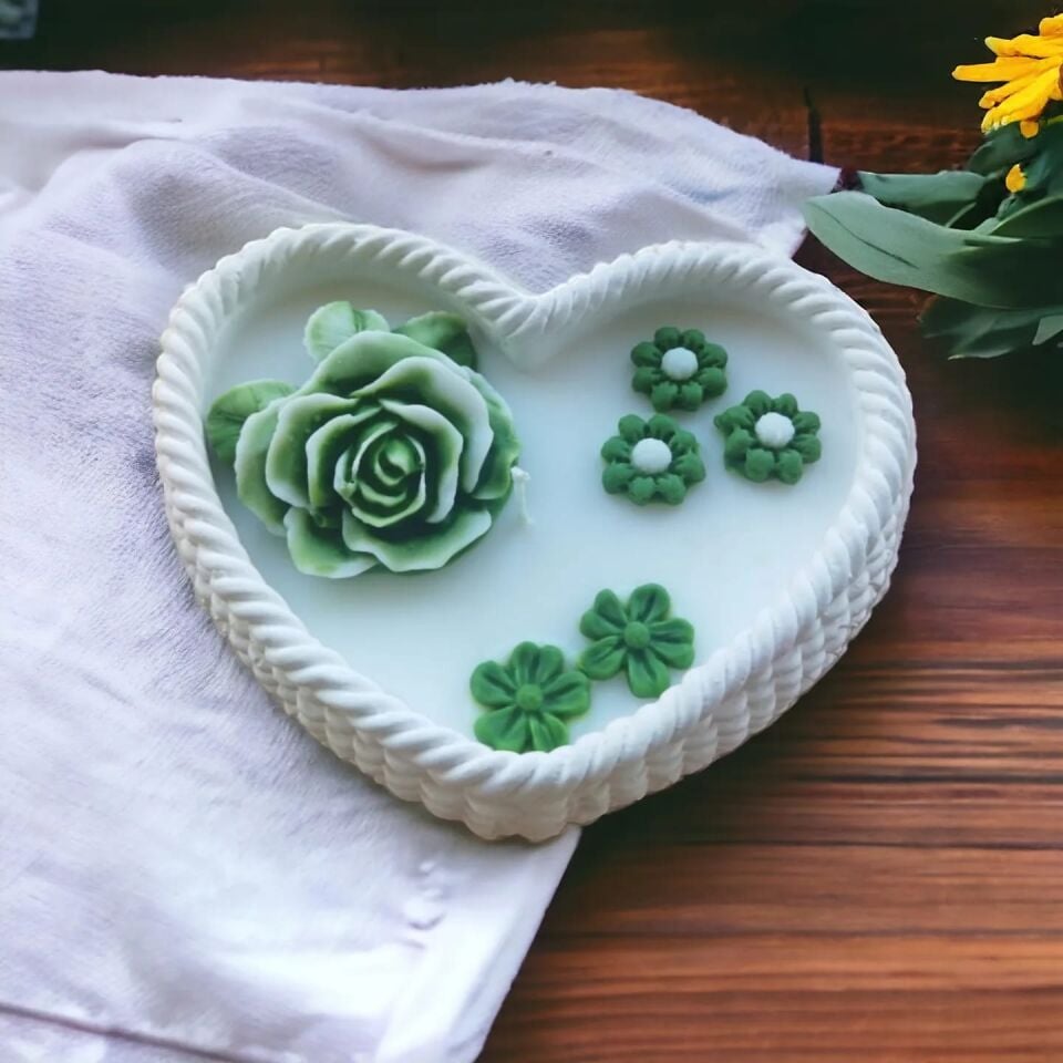 KALP DOKUNUŞU BEYAZ BETON MUMLUKTA EL YAPIMI SOYA MUMU