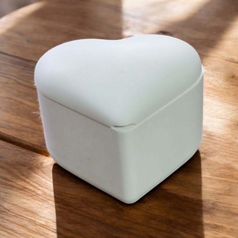 AŞKIN IŞIĞI SOYA MUMU BEYAZ KALPLİ BETON MUMLUKTA