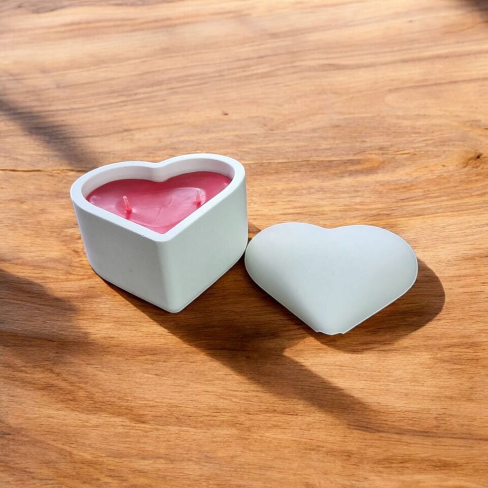 AŞKIN IŞIĞI SOYA MUMU BEYAZ KALPLİ BETON MUMLUKTA