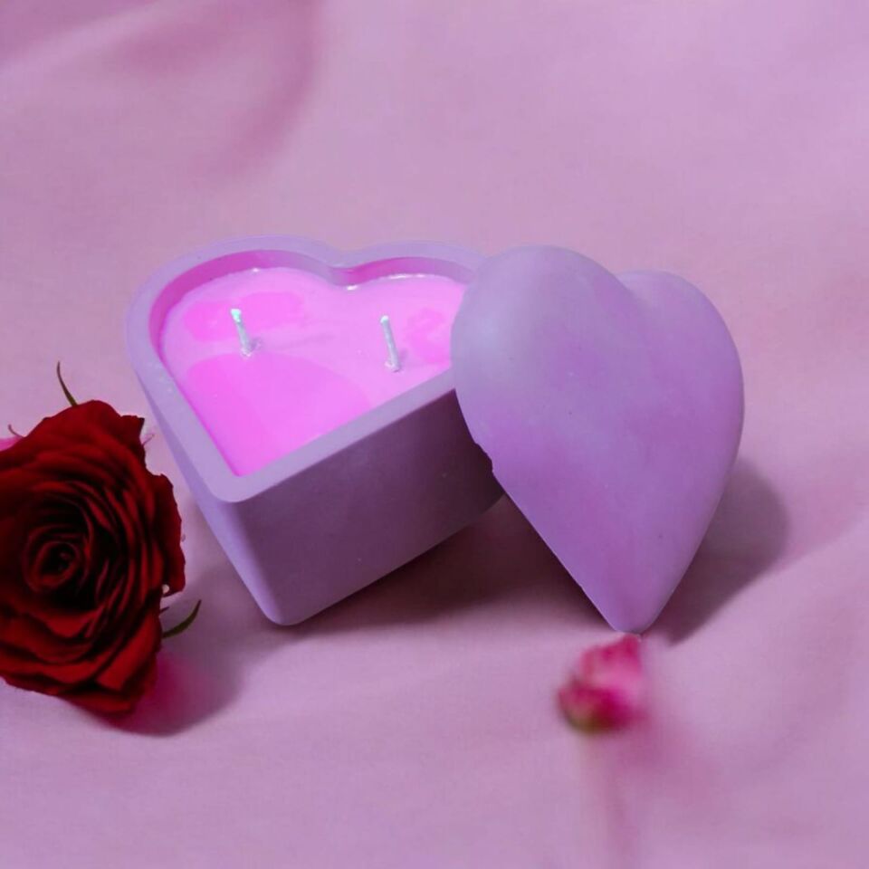 AŞKIN IŞIĞI SOYA MUMU PEMBE KALPLİ BETON MUMLUKTA