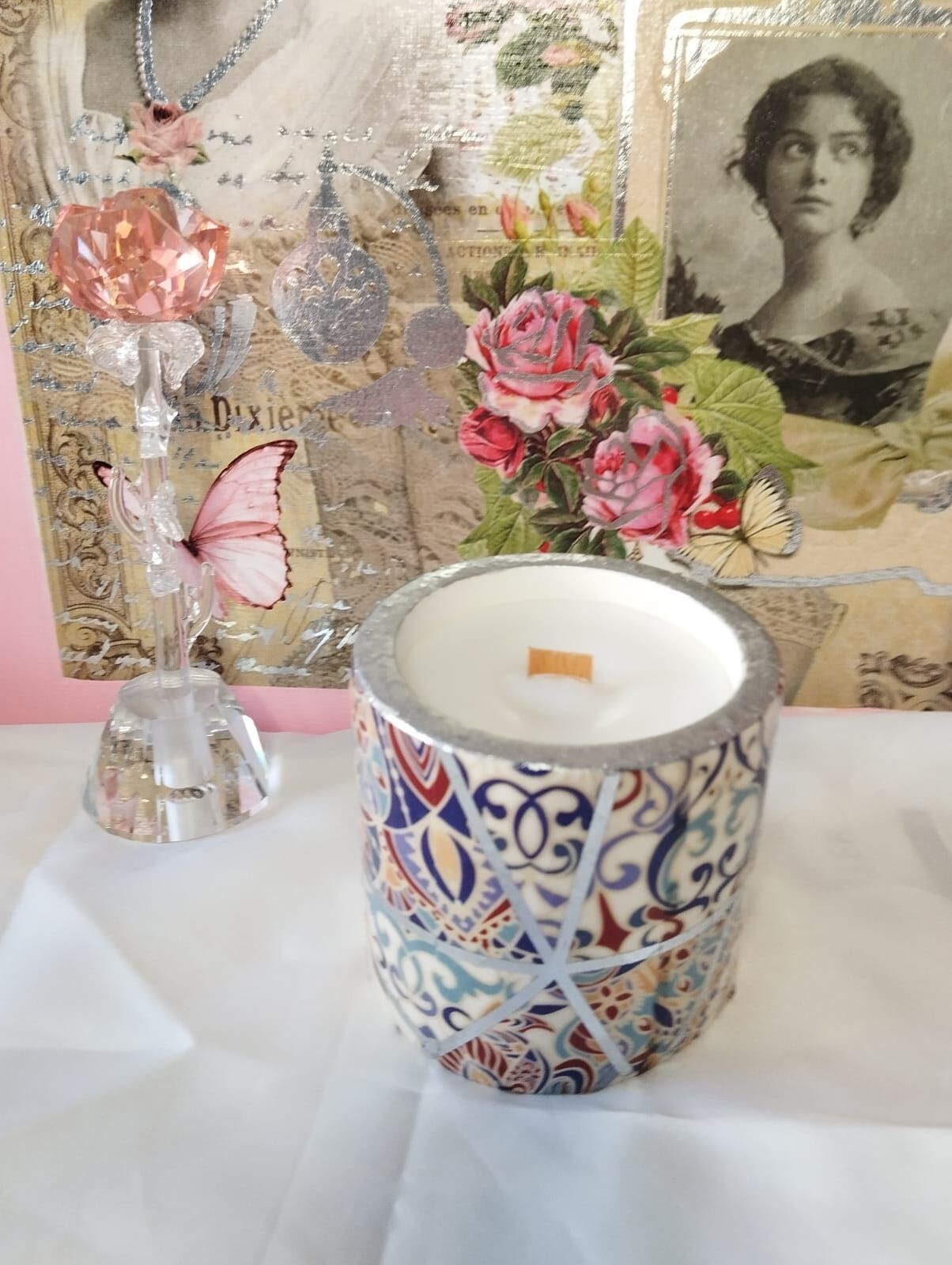 ÇİNİ İŞLEMELİ EL YAPIMI BETON MUMLUKTA SOYA MUMU