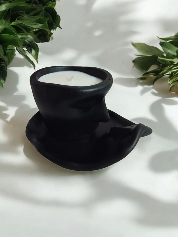 YÜZ YÜZE BAKAN SOYUT YÜZ SİYAH BETON MUMLUKTA EL YAPIMI SOYA MUMU