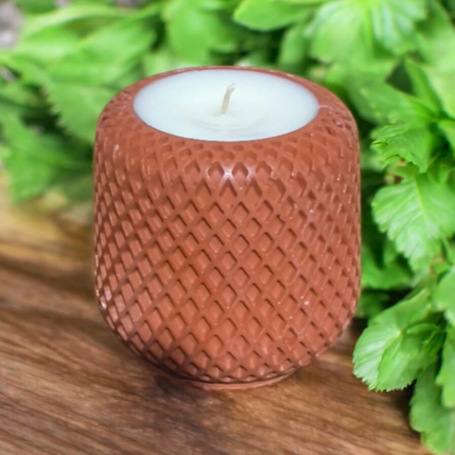 FİLE DESENLİ TOPRAK RENGİ EL YAPIMI BETON MUMLUKTA SOYA MUMU