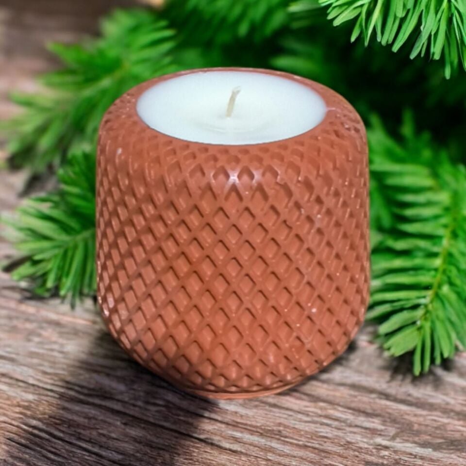 FİLE DESENLİ TOPRAK RENGİ EL YAPIMI BETON MUMLUKTA SOYA MUMU