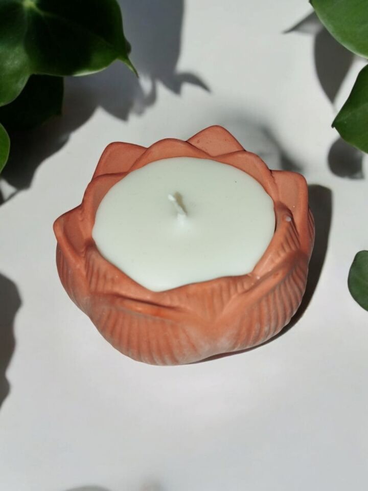 LOTUS ÇİÇEĞİ TOPRAK RENGİ SOYA MUMU