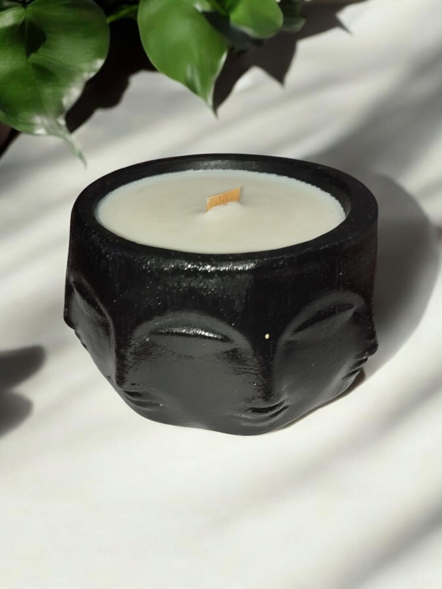 SOYUT YÜZ SİYAH BETON MUMLUKTA SOYA MUMU