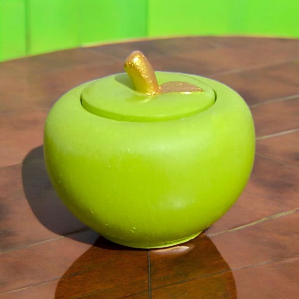 ELMA MOTİFLİ EL YAPIMI BETON MUMLUKTA SOYA MUMU