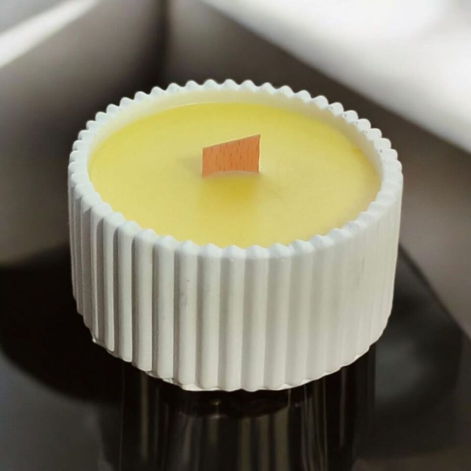 BEYAZ ZEST EL YAPIMI BEYAZ BETON MUMLUKTA PORTAKALLI SOYA MUMU